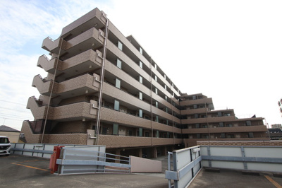 地下１階地上７階建て鉄筋コンクリートマンションです