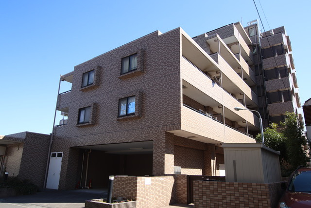 地下１階地上７階建て鉄筋コンクリートマンションです