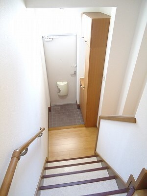 メゾンリファインＭの玄関