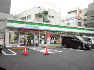 ファミリーマート小豆沢二丁目店まで50ｍ