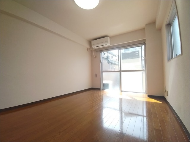 ★広角レンズ撮影写真★6帖のお部屋★