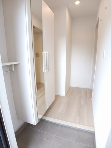 ヒカルサ長岡関原Ⅱの玄関