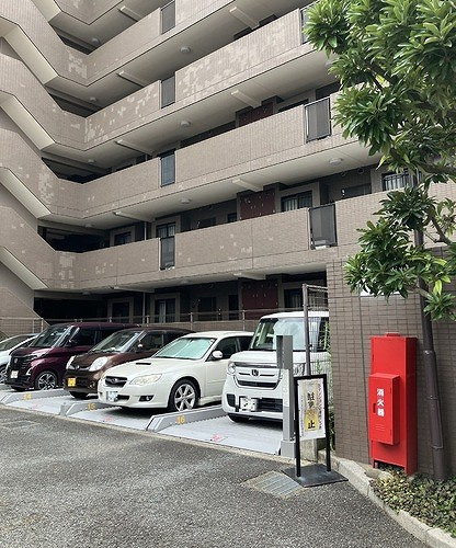 ライオンズヴィアーレ朝霞の駐車場|駐車場　※2026年8月の写真