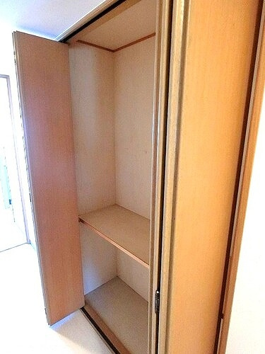 コスモ三滝本町の収納|廊下収納　※内装工事前