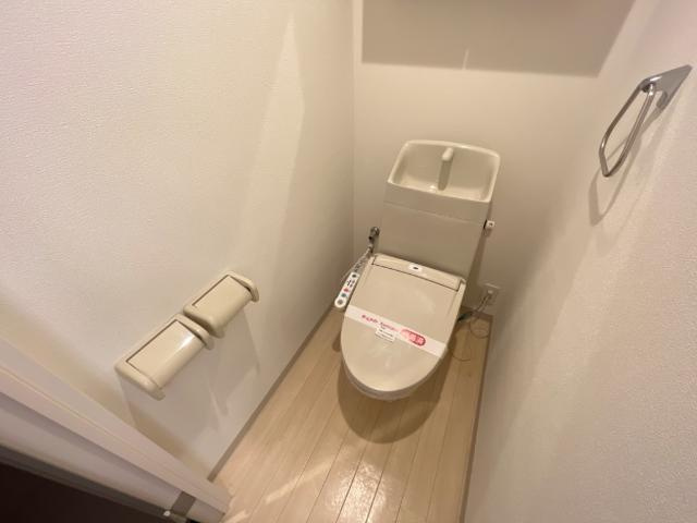 コニーアパートメント．のトイレ|シャワー付トイレ