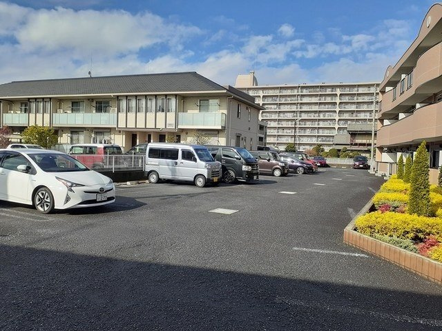フレール与野本町　弐番館の駐車場