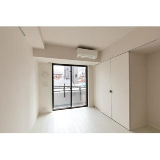 【居間・リビング】 | パークアクシス赤坂見附 | ※写真は同タイプ住戸です。