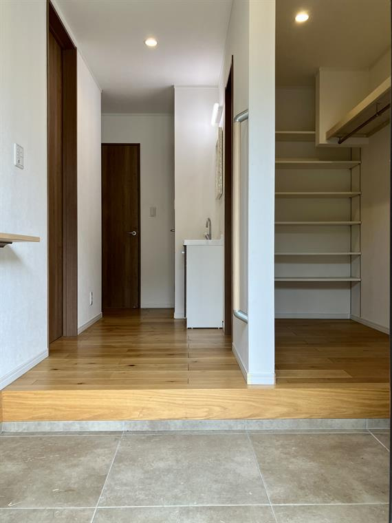 新吉田東戸建のロビー