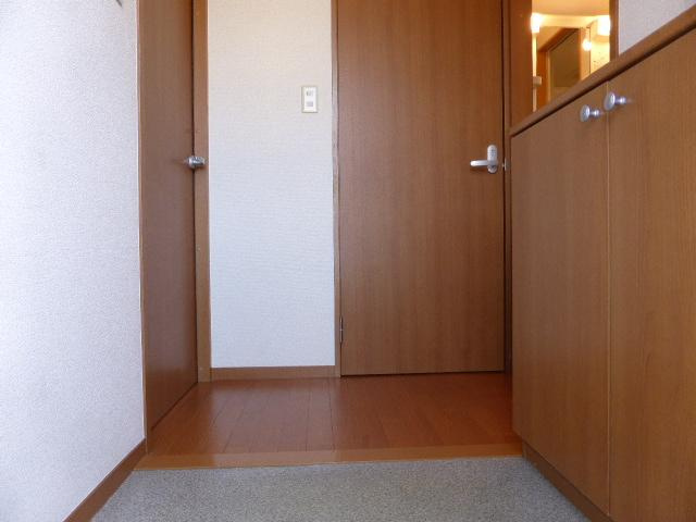 メゾン・ルミエールの玄関