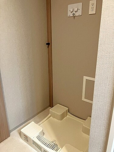 ザ・札幌タワーズ　イーストタワーの洗面所|洗濯機置場