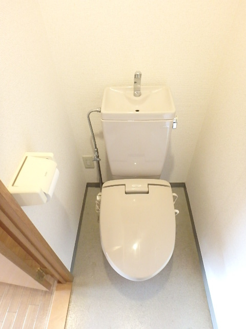 暖房機能付き便座（上部に棚付き）