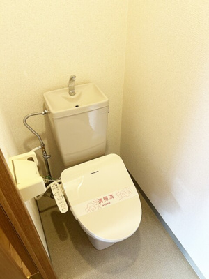 温水洗浄機能付きのトイレ