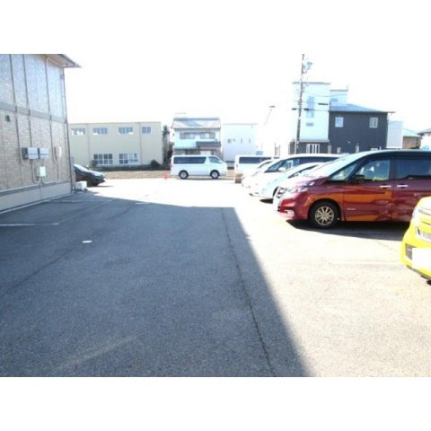 各務原市那加前洞新町４丁目のアパートの駐車場