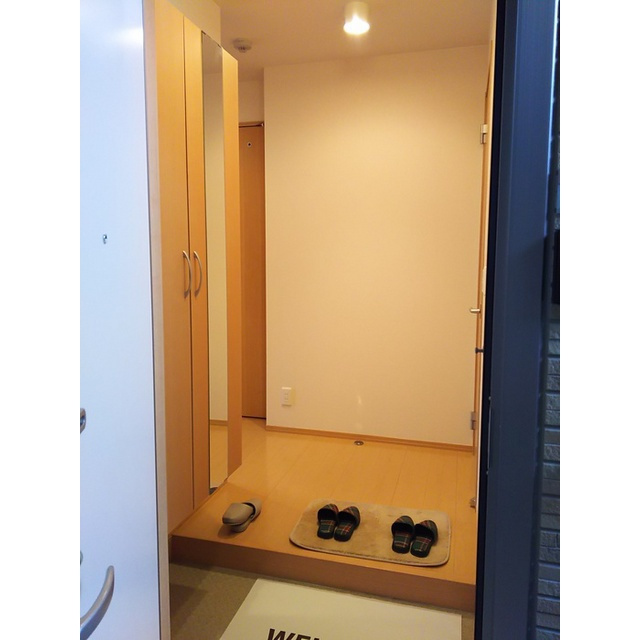 岐阜市岩栄町２丁目のアパートの玄関