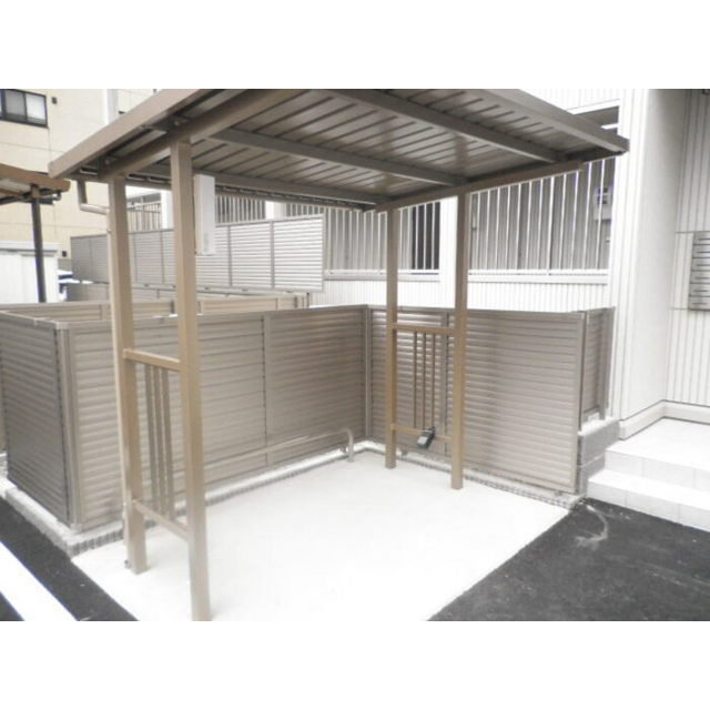 各務原市那加桜町１丁目のアパートのエントランス