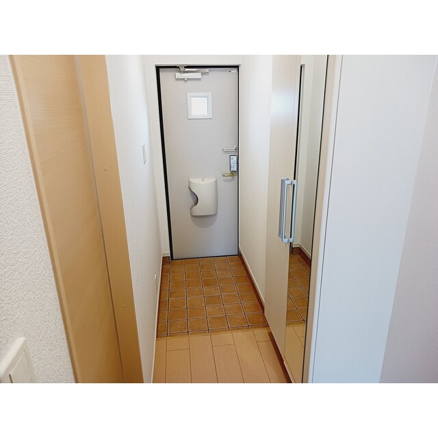レッドスターの玄関