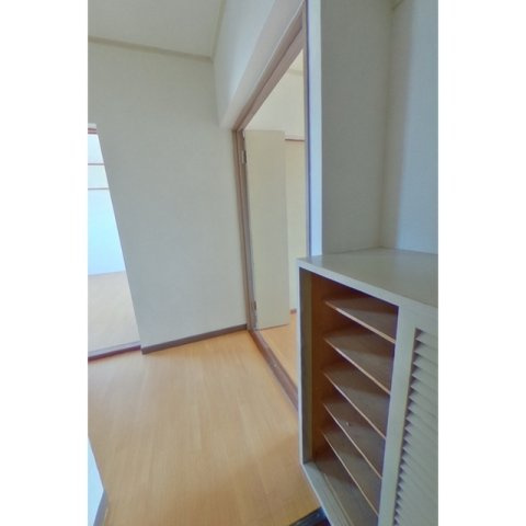 メゾン岩倉の玄関