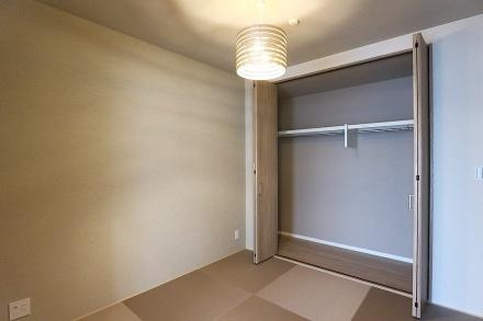 パインフィールド緑地公園　中古 マンションの洋室