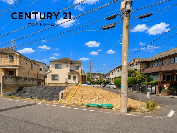 横浜市港北区大曽根３丁目の新築一戸建の前面道路含む現地写真|車通りが少ない為、小さなお子様にも安心です。
是非一度、現地へ起こしください。