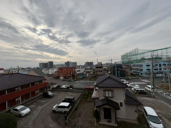 【その他】 | 【5日(土)・6日(日)見学可】ウインザーハイム草加 | バルコニーからの眺めです。視界を塞ぐ建物もなく開放感あり♪