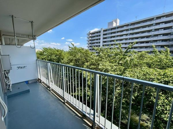 【バルコニー】 | 【29日(土)・30日(日)室内見学可】草加松原ハイツA棟 | 見晴らしの良いバルコニーになります♪
