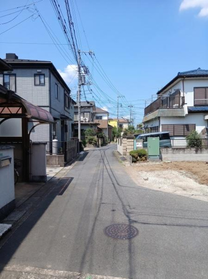 【前面道路含む現地写真】 | 草加市北谷3丁目　新築戸建 | ※画像は車両等を消去（またはCG合成）しております※
