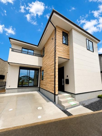 【外観】 | 【12日(土)・13日(日)見学可】草加市稲荷4丁目戸建 | 閑静な住宅地♪子育て世代にもおすすめな住環境です♪