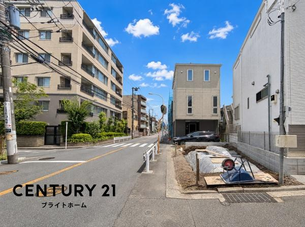 横浜市港北区篠原東１丁目の新築一戸建の前面道路含む現地写真|陽当りの良さが伝わります。
是非一度、現地へ起こしください。

