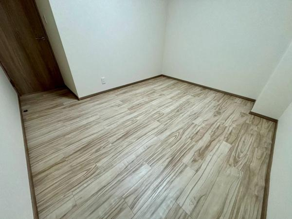 【洋室】 | 【5日(土)・6日(日)見学可】草加マンション | お子様のお部屋にも最適な寝室♪