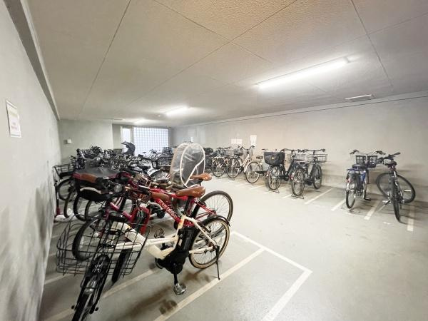 【駐車場】 | フローレンスパレス鷺沼ディヴィージ | 空き状況に関しましてはお気軽にお問合せ下さいませ。
