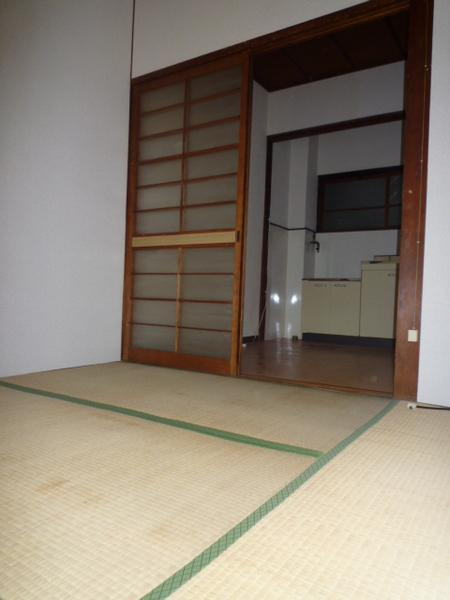 千島アパートのその他共用部分|★奥から見たキッチン★