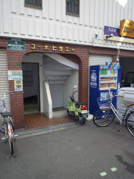 コーポ久栄のエントランス|★自動販売機あり★
