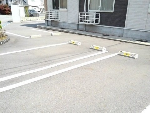 アメージング藍の駐車場|駐車場があるので、車を買う予定の方も安心です