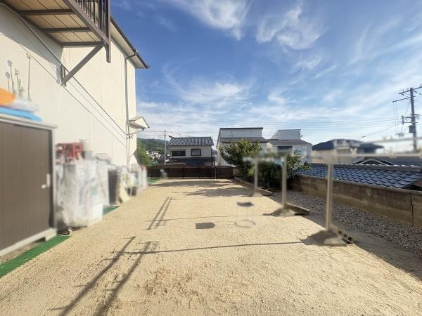 【その他】 | ■車庫4台駐車可能(車種による制限有)♪
複数台お持ちの方にも嬉しい、ゆとりのある駐車スペース付♪

