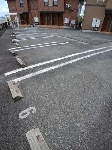 グランデール花宗　壱番館の駐車場
