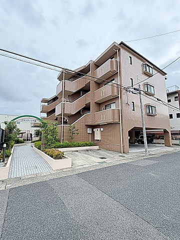 グランデージ竹越の外観
