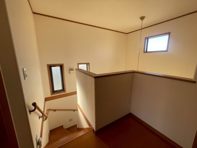 安城市里町１丁目　中古戸建の内装|手すり付きで上り下りしやすい安全設計
