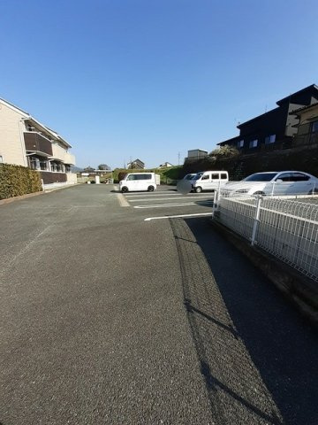 グレープ・ガーデンⅡの駐車場