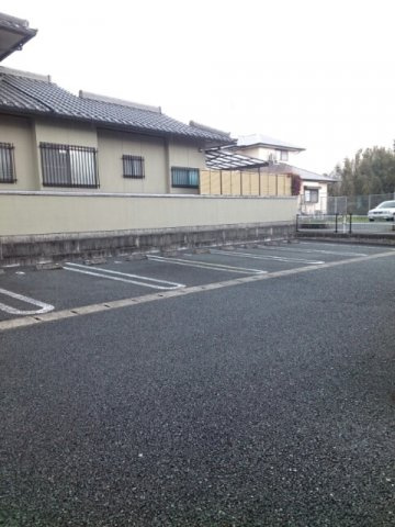 ライジングサンの駐車場