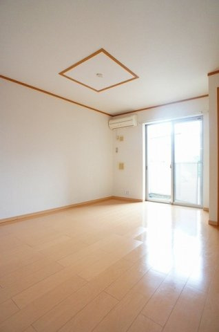 マリンサイド・Ｓ　ｔｈｒｅｅの居間・リビング