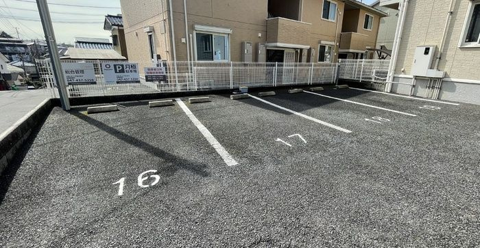 アークヒルズＪの駐車場