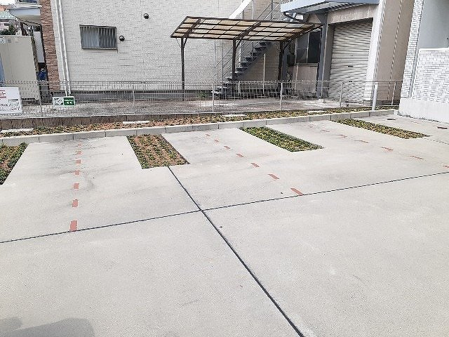 ノイグランツＤの駐車場