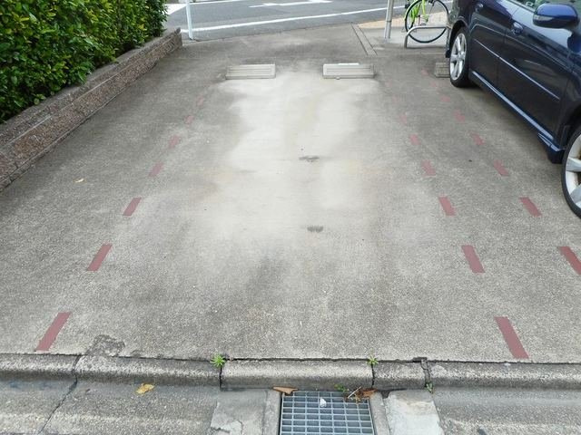 アルビレオの駐車場