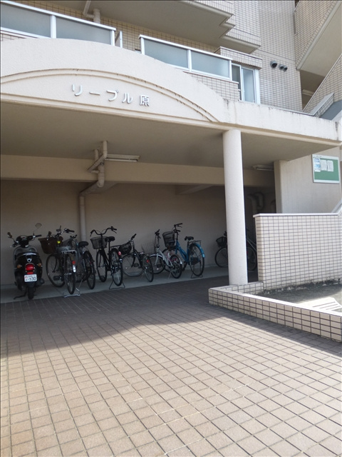リーブル原のエントランス