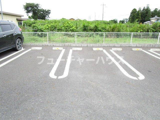 ラブリーＫ＆ＭⅡの駐車場