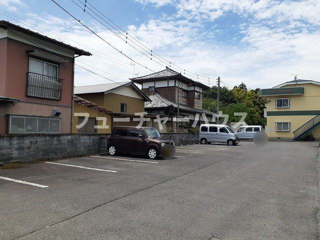 グリーンハイツ平沢の駐車場