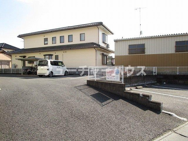 ガーデンロイヤルＡの駐車場