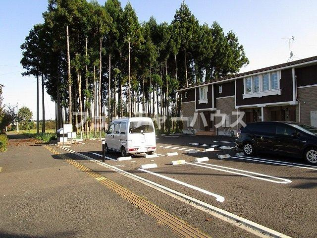 フォレスト　メゾンの駐車場