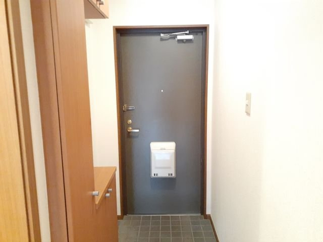 ジュネス弐番館の玄関