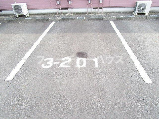 北斗ハイツⅢの駐車場